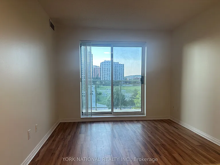 39 Oneida Cres #408 — Photo 7