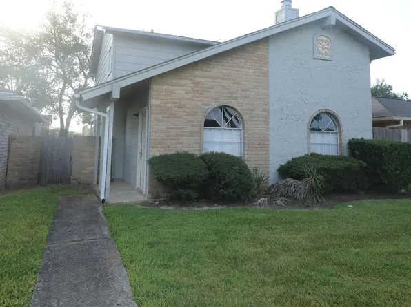 6573 S Briar Bayou Dr, Houston, TX 77072