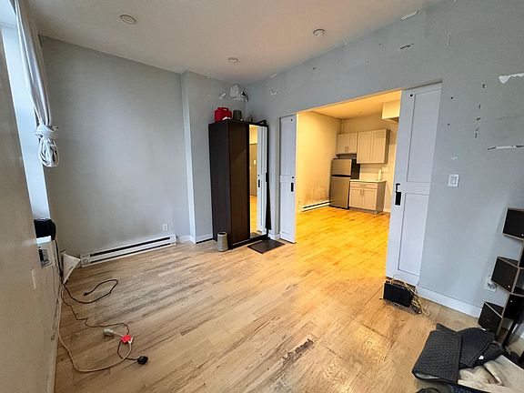 4th image of 694 9th Ave #2B