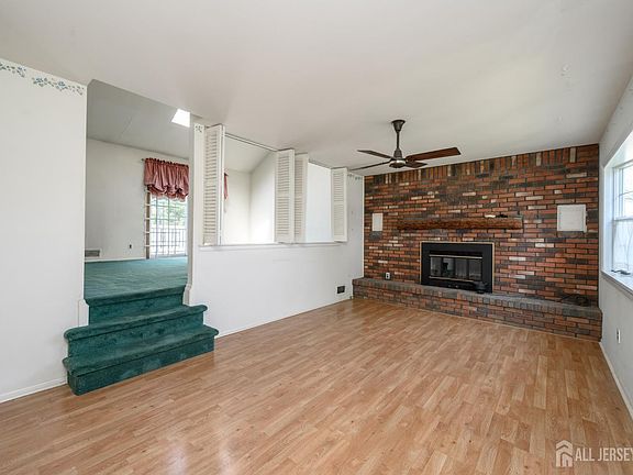 3rd image of 106 Throckmorton Ln