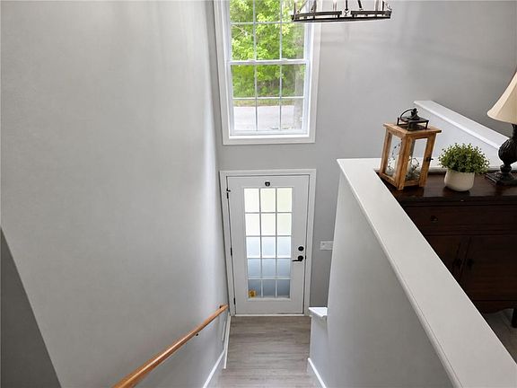 3rd image of 23 Cook St