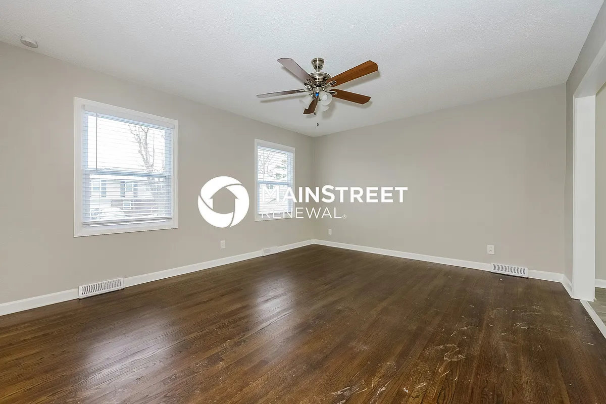Living Room - 7905 E 117th Pl