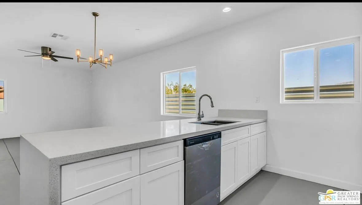 3 bed, 1390 sqft, $2,200 — Photo 4