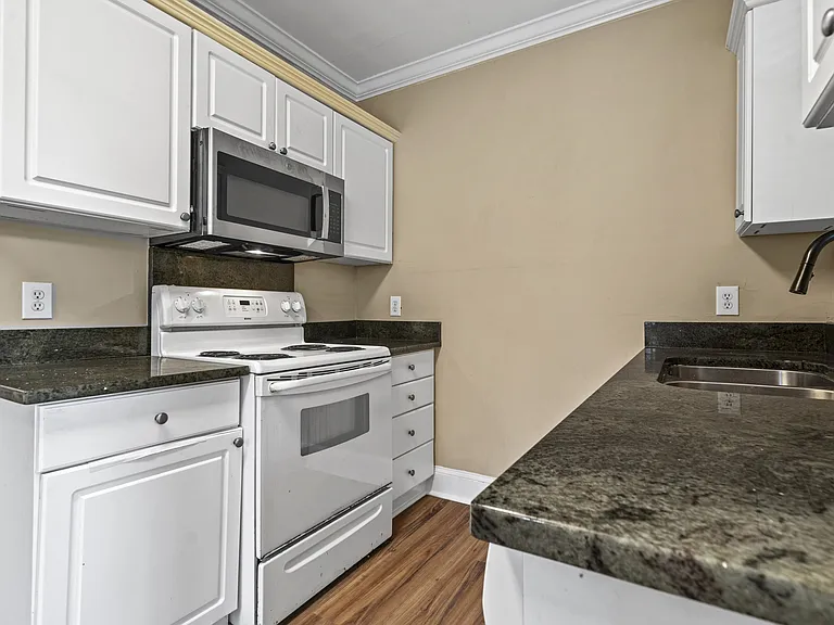 202 S Carolina Dr — Photo 21