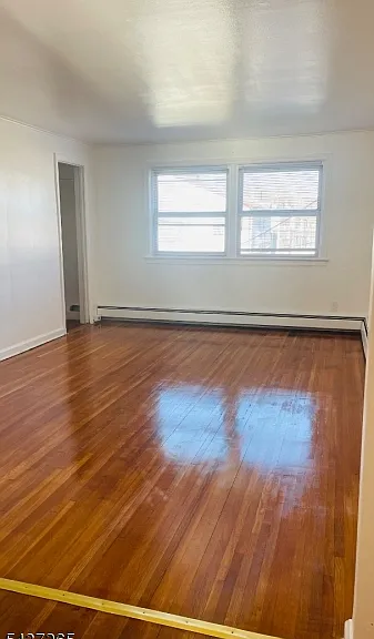 728 Thomas St — Photo 2