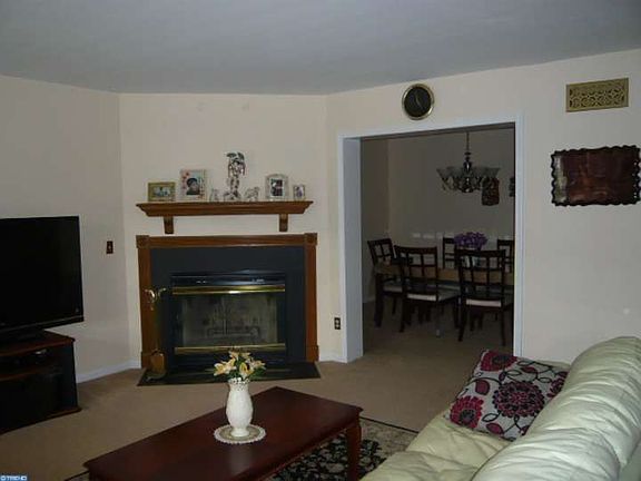3rd image of 1158 Valley Stream Dr