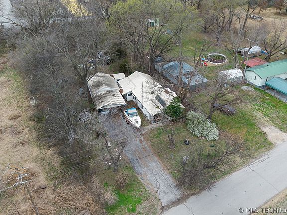 2nd image of 404 N Maple St