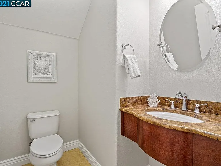 513 Wells Ct — Photo 9
