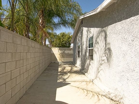 5th image of 15926 Francisquito Ave