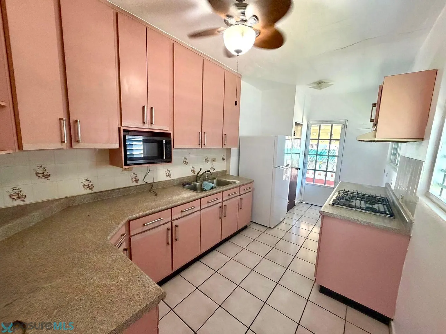 3 bed, 2.0 bath, 1700 sqft, $1,800 — Photo 2