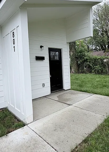 801 Goodwyn St — Photo 2