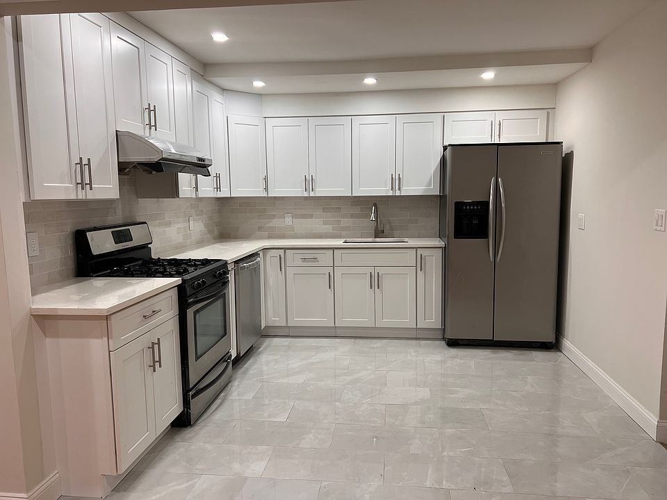 1st image of 15041 Roosevelt Ave #1