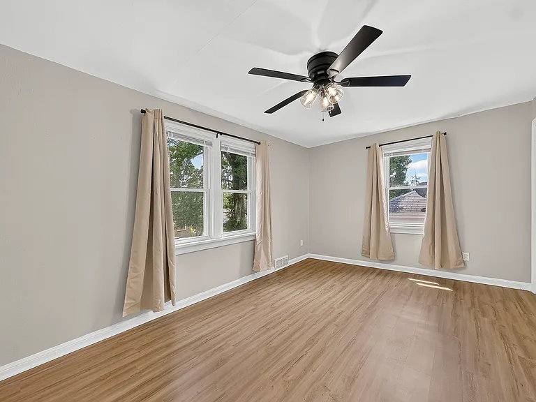 437 Warfield Ave — Photo 16