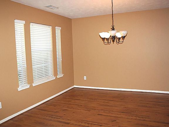 2nd image of 207 Willoughby Dr