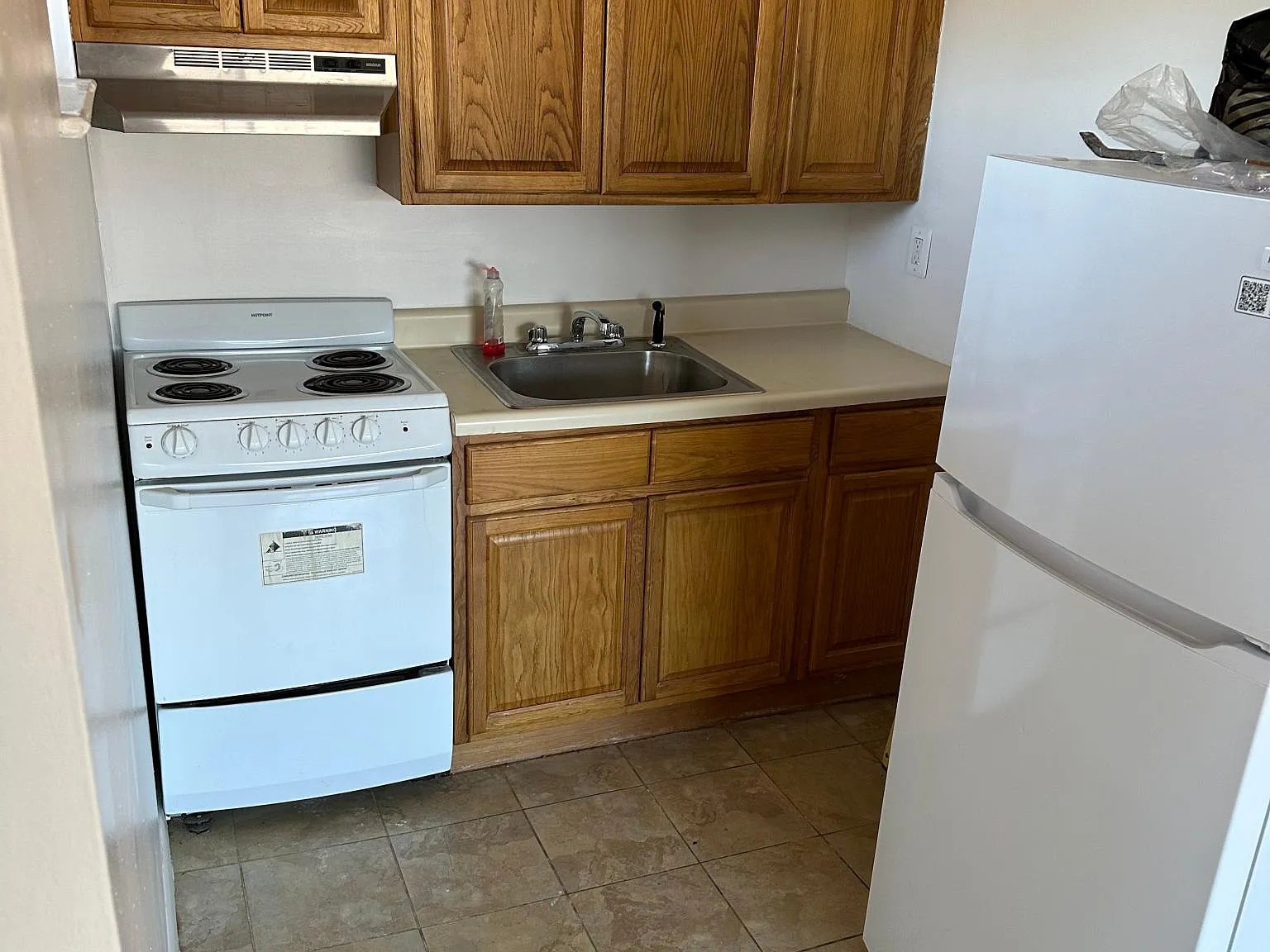 50 Willow Rd W — Photo 2