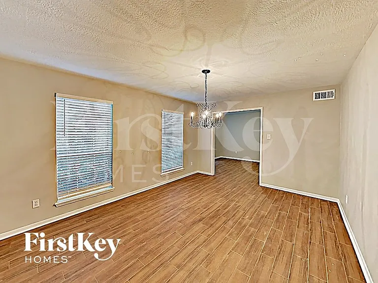 2511 Riverlawn Dr — Photo 7
