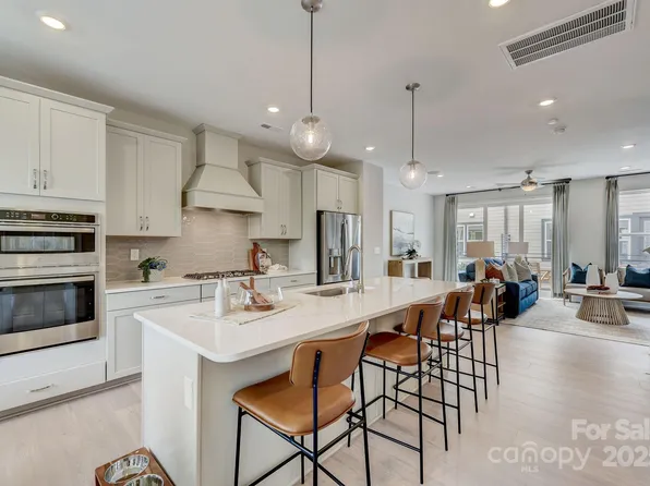 3017 Rexton Ln, Charlotte, NC 28262