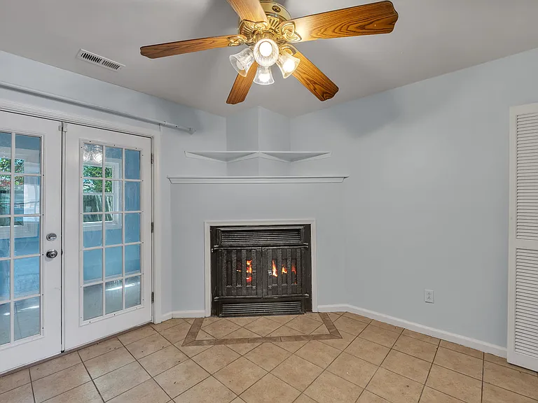 717 Wolftrap Ln — Photo 8