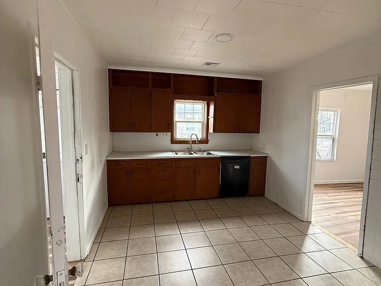 1521 N Park Ave — Photo 9