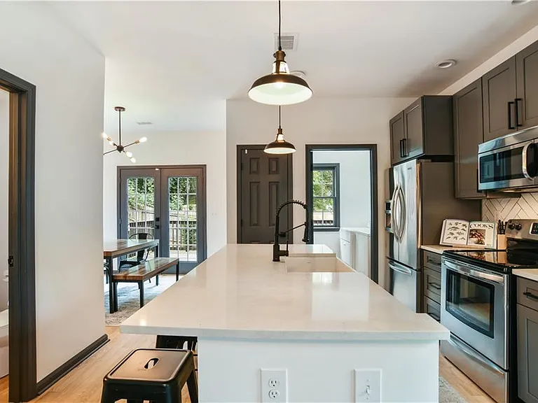 931 Fern Ave SE — Photo 10