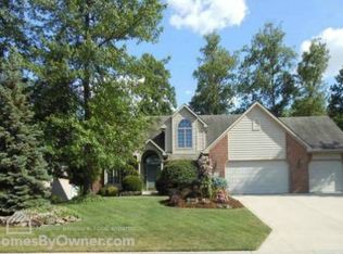 2205 Point Wood Rd, Fort Wayne, IN 46818