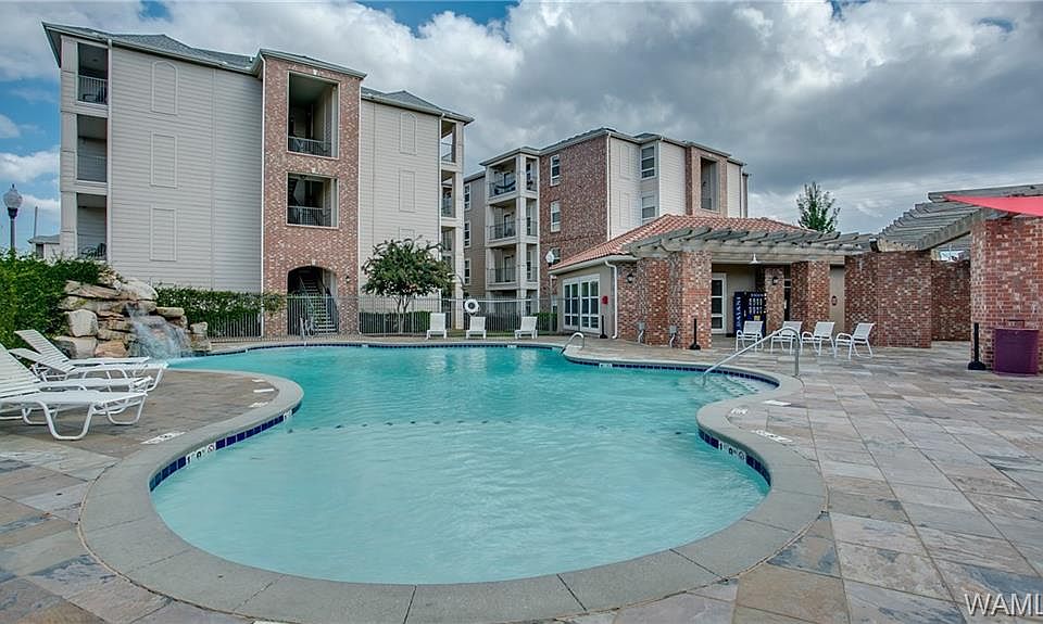 1st image of 600 13th St E APT 422