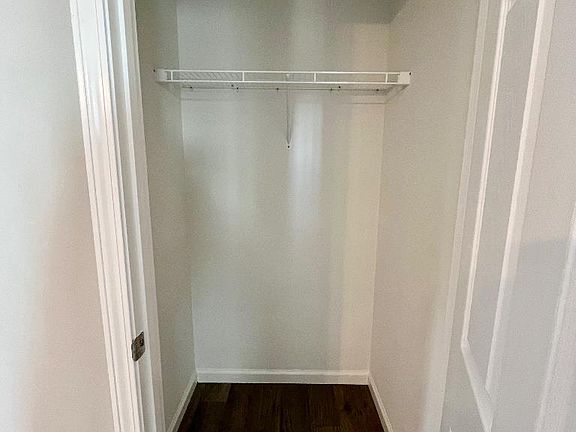 5th image of 883 Lakeway Dr