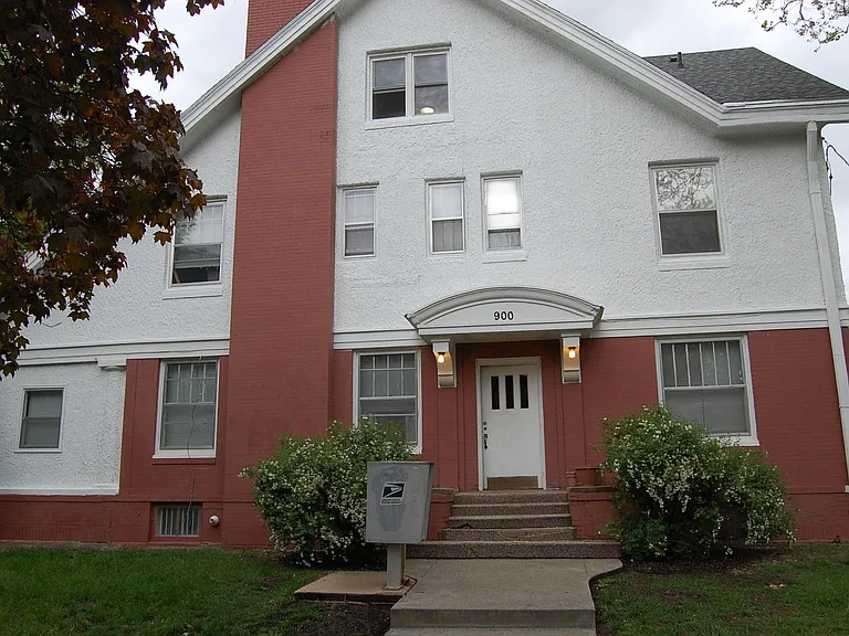 900 S 18th St — Photo 2