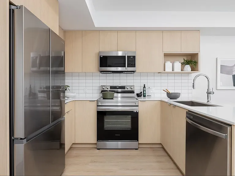 181 E 32nd Ave — Photo 12