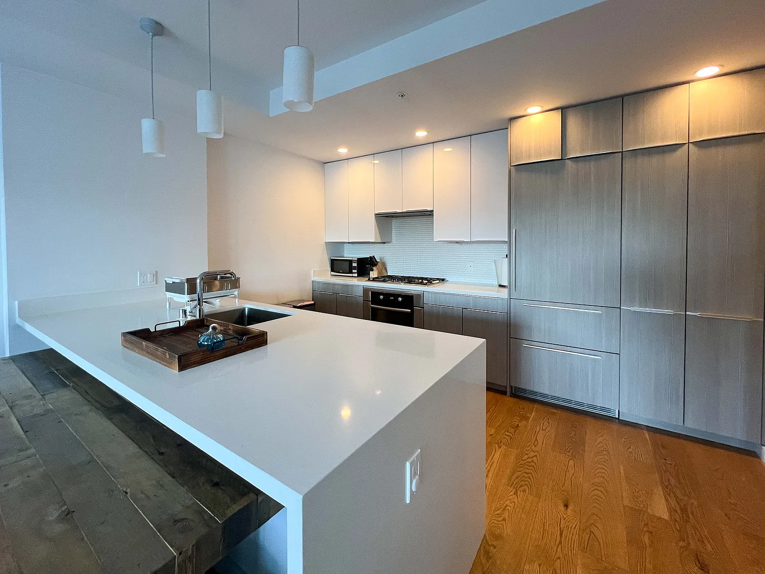 2 bed, 938 sqft, $6,500 — Photo 2