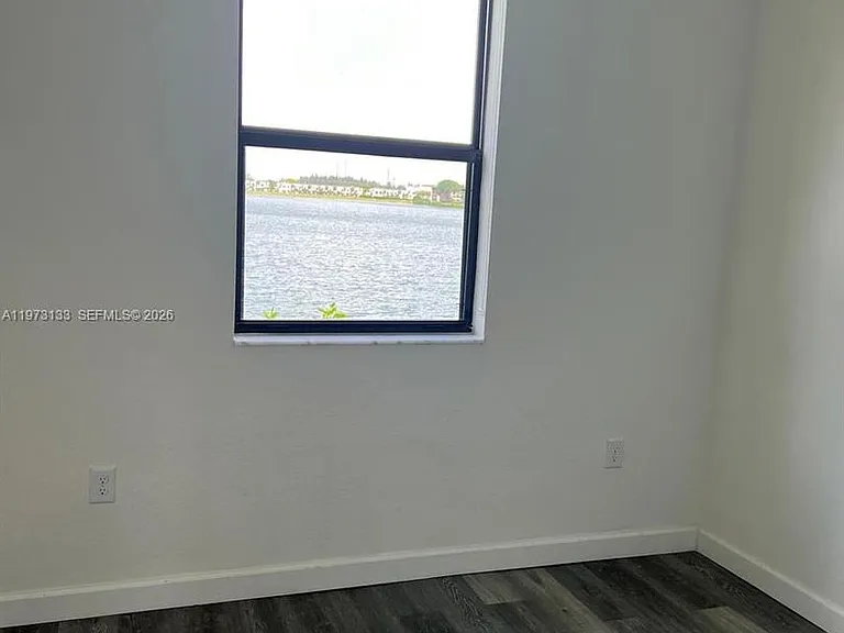 20564 NE 5th Pl — Photo 17