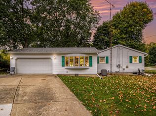 213 Circle Dr, Marshall, MI