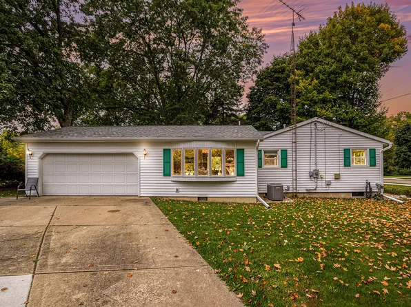 213 Circle Dr, Marshall, MI 49068