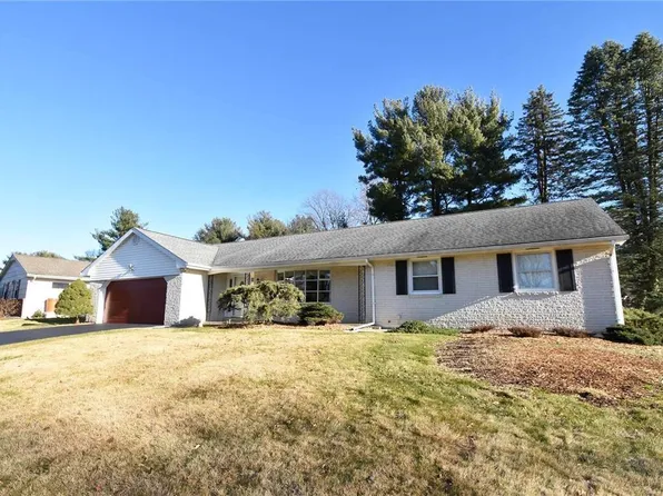 6054 Club House Ln, Allentown, PA 18106