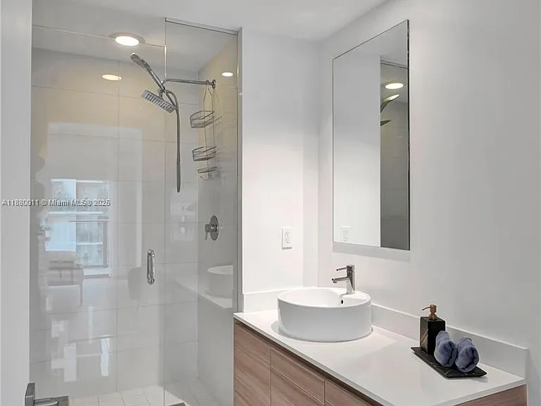 121 NE 34th St #1601 — Photo 13