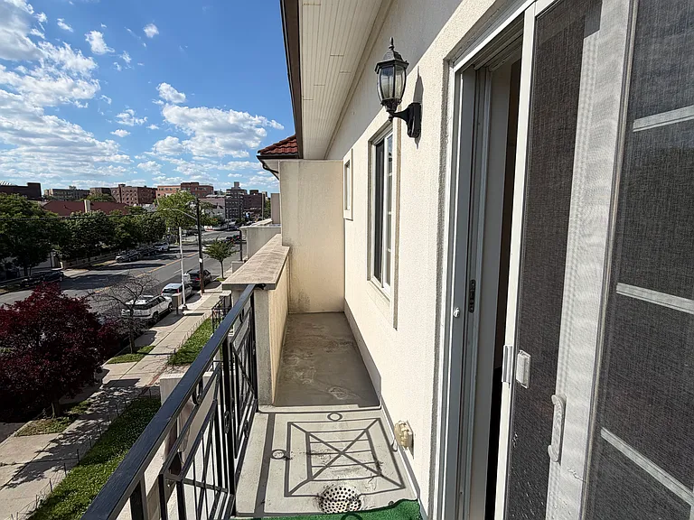 1739 Stillwell Ave #B — Photo 9