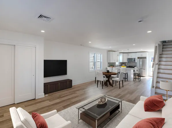 220 N Vendome Ave, Margate, NJ 08402