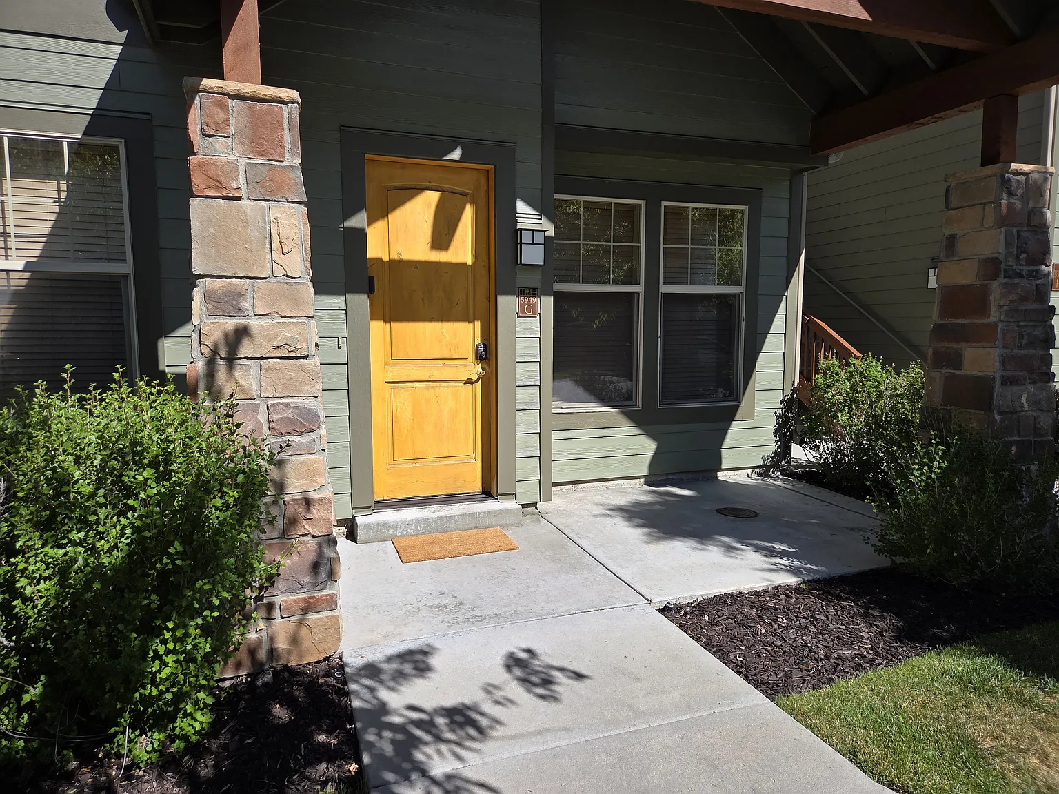 2 bed, 2.5 bath, 1302 sqft, $3,350 — Photo 3