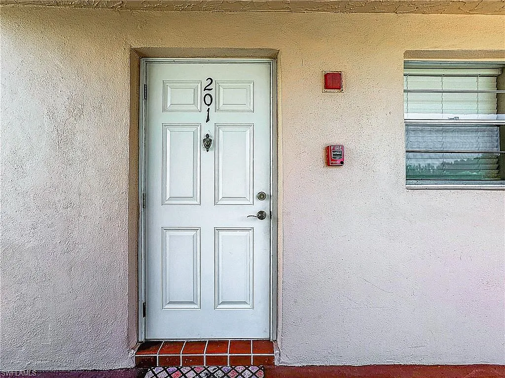 2 bed, 2.0 bath, 842 sqft, $3,200 — Photo 4