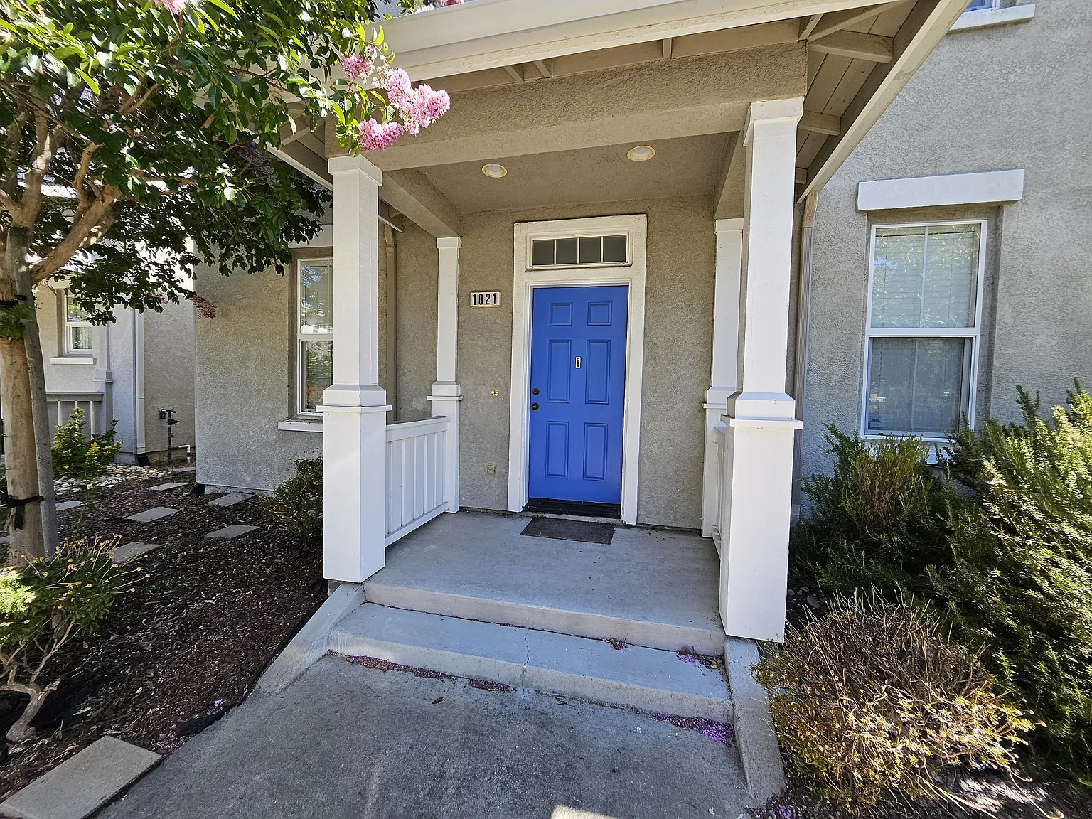 4 bed, 2.5 bath, 2514 sqft, $3,990 — Photo 2