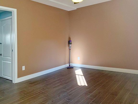 4th image of 296 Darlington Ave #1