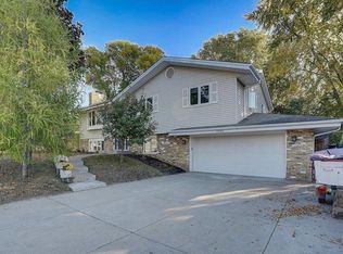 3090 Highcrest Rd, Roseville, MN 55113