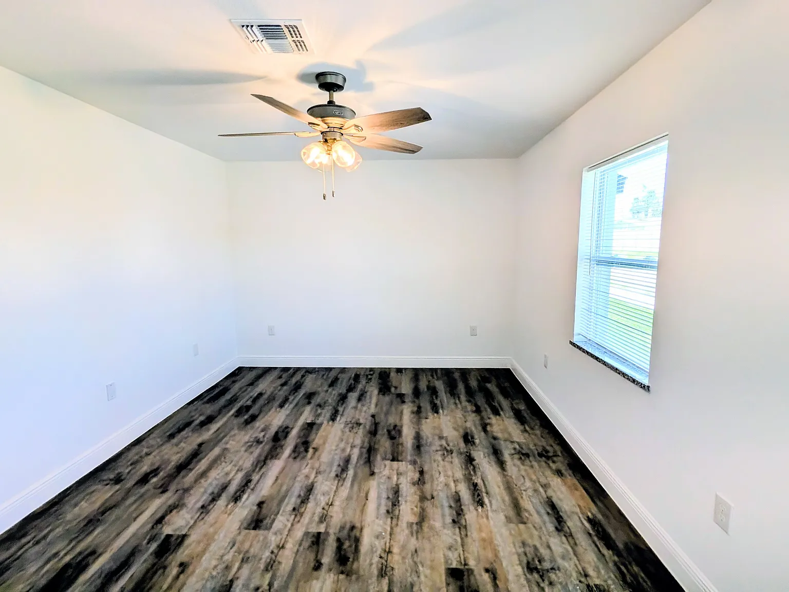 2 bed, 900 sqft, $1,500 — Photo 4
