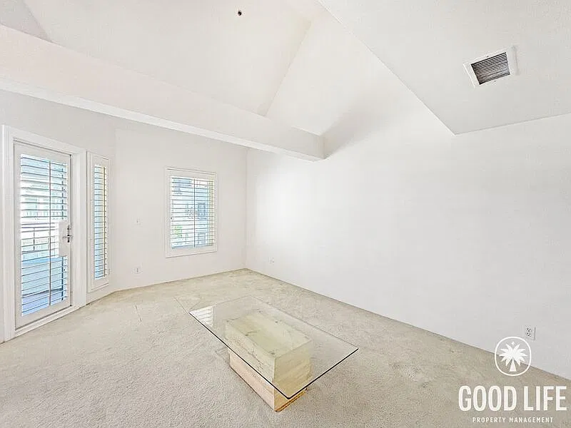 1 bed, 1.0 bath, 884 sqft, $2,995 — Photo 3