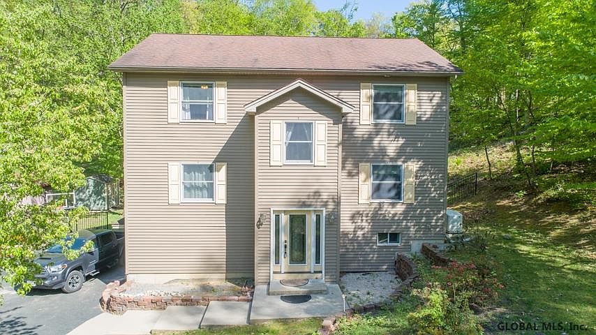 1st image of 33 Cedarwood Dr