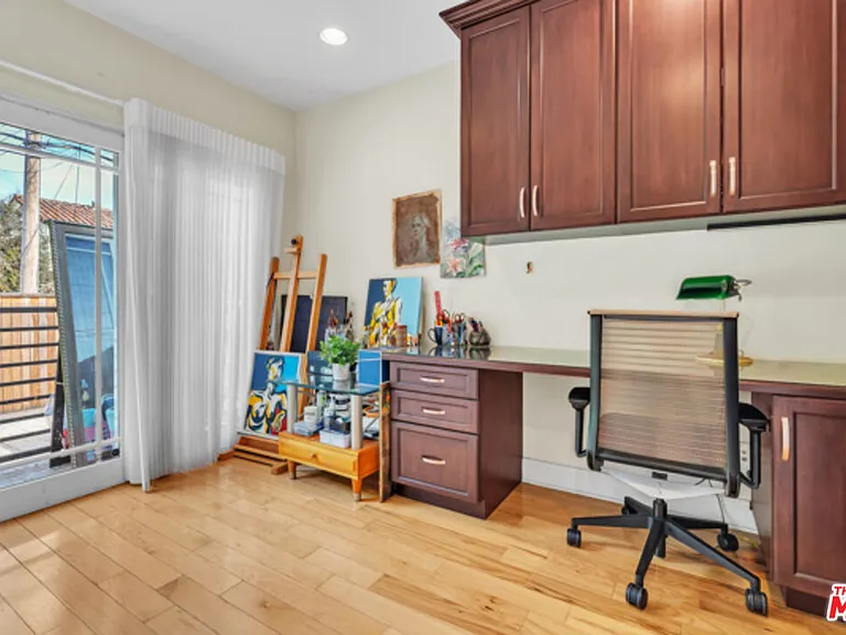 326 N Doheny Dr — Photo 22