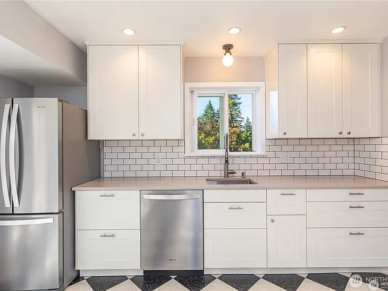8601 36th Ave SW — Photo 10