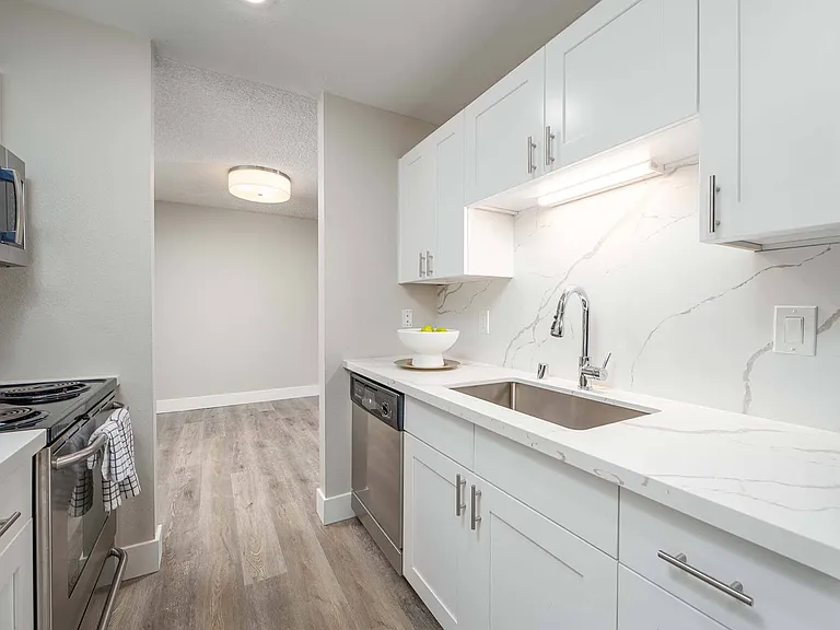 The Regent at Bellevue Way Apartments — Photo 18