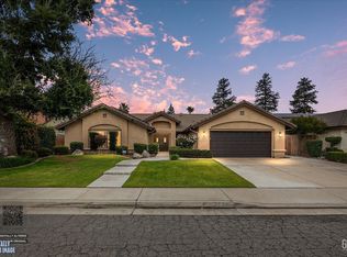 8836 Sierra Oak Dr, Bakersfield, CA 93311