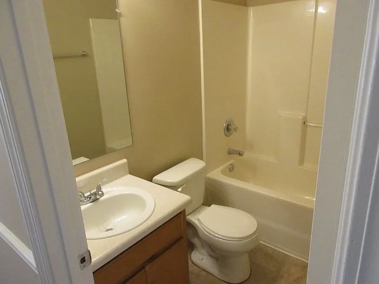 1551 Ridgemont Dr — Photo 9